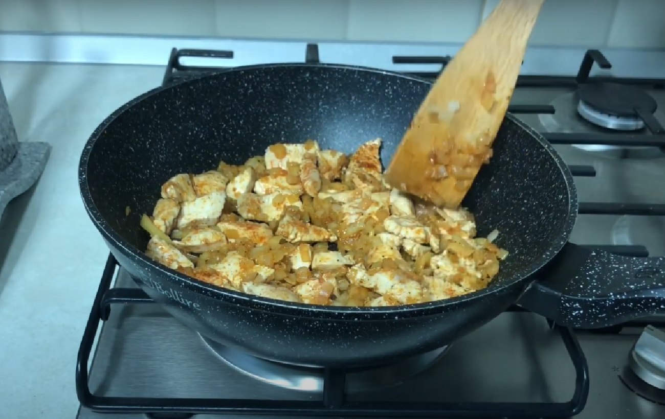 Паста с курицей и шпинатом: рецепт вкусного блюда для всей семьи